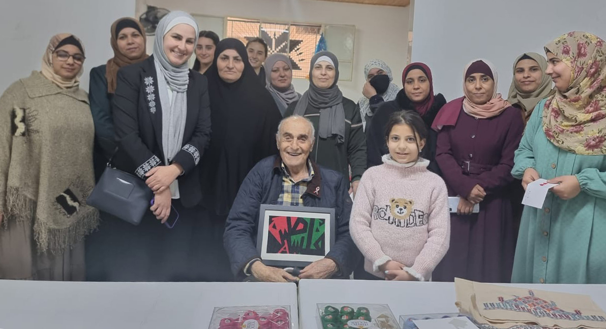 المصري واحفاده في زيارة لمقر خيوط الترابط للتنمية والتدريب في مخيم البقعة للاجئين 